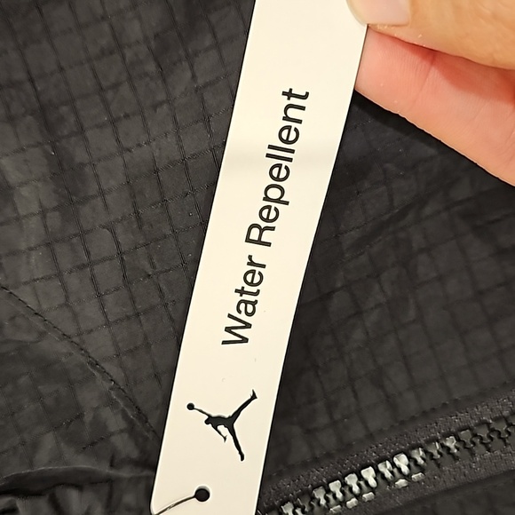 NWT Jordan wind Breaker - Picture 7 of 10
